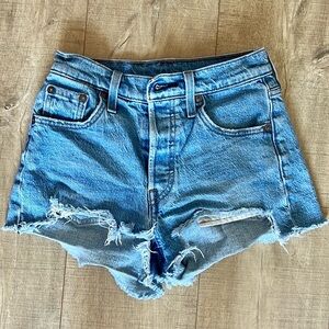 Levi’s shorts size 23